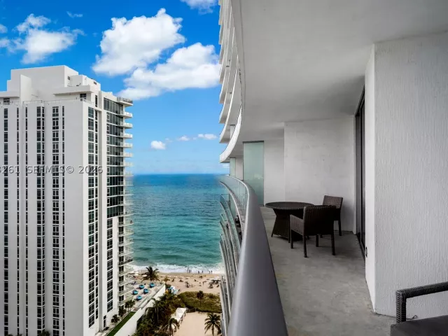 2-bedroom condo for sale in Hollywood - 4111 S Ocean Dr 1406 - MondialRealty