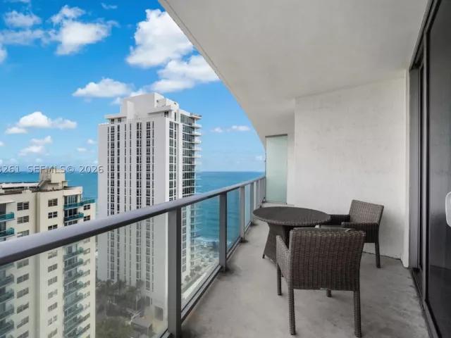 2-bedroom condo for sale in Hollywood - 4111 S Ocean Dr 1406 - MondialRealty