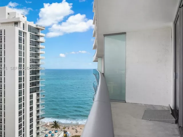 2-bedroom condo for sale in Hollywood - 4111 S Ocean Dr 1406 - MondialRealty