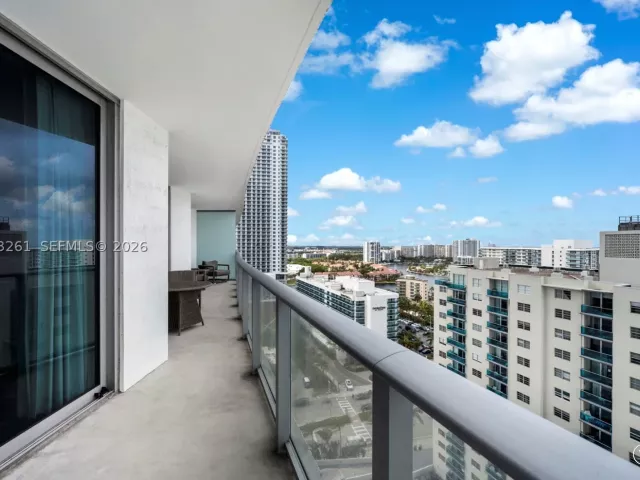 2-bedroom condo for sale in Hollywood - 4111 S Ocean Dr 1406 - MondialRealty