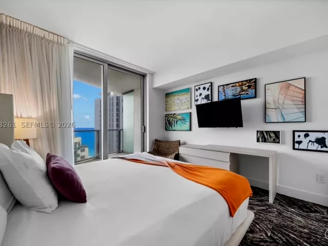 2-bedroom condo for sale in Hollywood - 4111 S Ocean Dr 1406 - MondialRealty