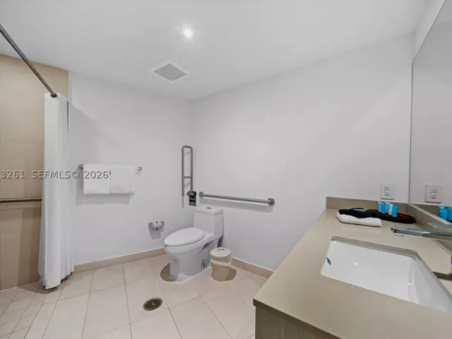 2-bedroom condo for sale in Hollywood - 4111 S Ocean Dr 1406 - MondialRealty