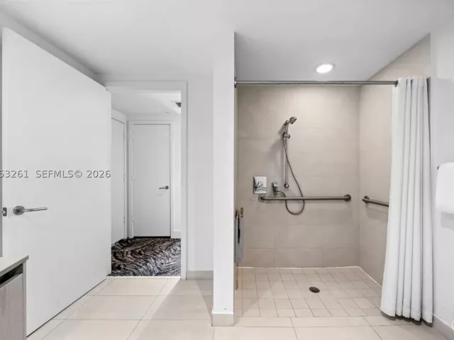 2-bedroom condo for sale in Hollywood - 4111 S Ocean Dr 1406 - MondialRealty