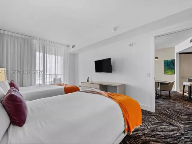 2-bedroom condo for sale in Hollywood - 4111 S Ocean Dr 1406 - MondialRealty