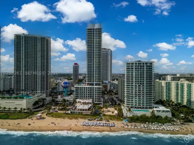 2-bedroom condo for sale in Hollywood - 4111 S Ocean Dr 1406 - MondialRealty