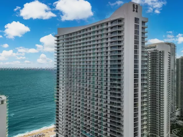 2-bedroom condo for sale in Hollywood - 4111 S Ocean Dr 1406 - MondialRealty