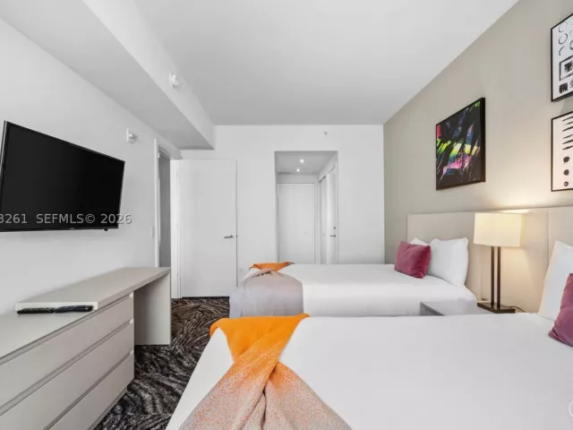 2-bedroom condo for sale in Hollywood - 4111 S Ocean Dr 1406 - MondialRealty