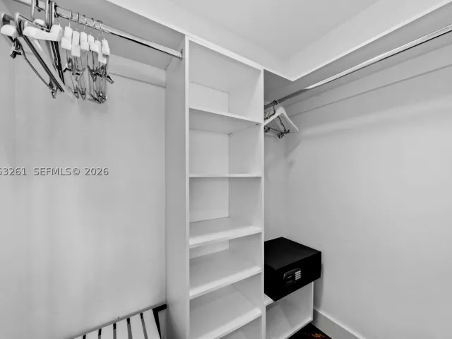 2-bedroom condo for sale in Hollywood - 4111 S Ocean Dr 1406 - MondialRealty