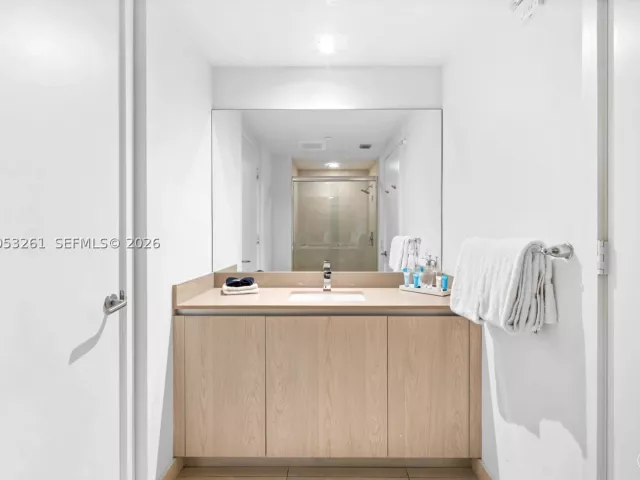 2-bedroom condo for sale in Hollywood - 4111 S Ocean Dr 1406 - MondialRealty