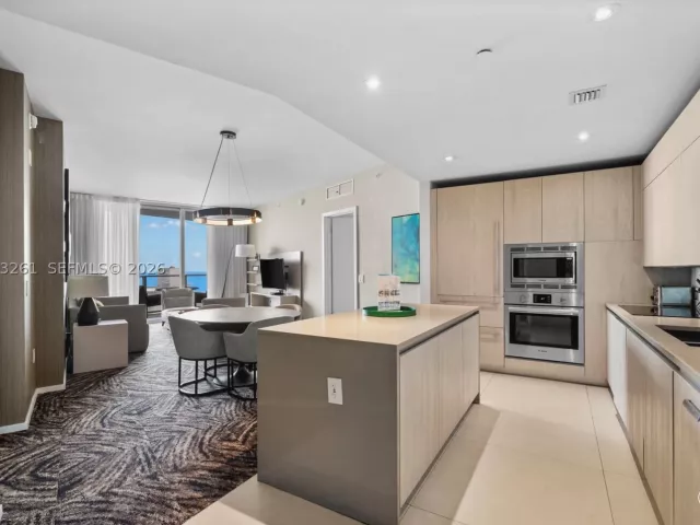 2-bedroom condo for sale in Hollywood - 4111 S Ocean Dr 1406 - MondialRealty