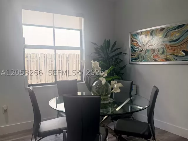 4-bedroom home for rent in Doral - 10057 NW 88th Ter - MondialRealty