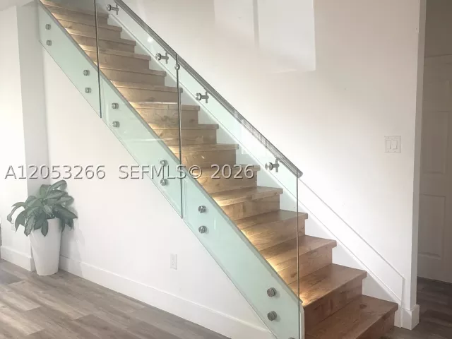 4-bedroom home for rent in Doral - 10057 NW 88th Ter - MondialRealty
