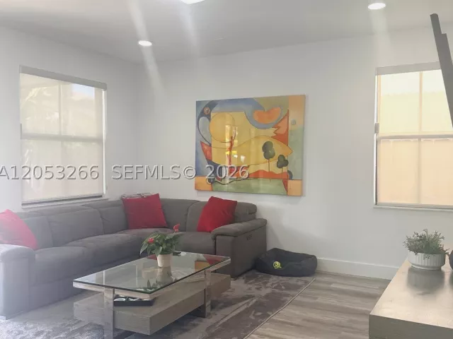4-bedroom home for rent in Doral - 10057 NW 88th Ter - MondialRealty