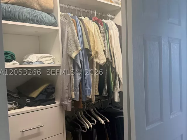 4-bedroom home for rent in Doral - 10057 NW 88th Ter - MondialRealty