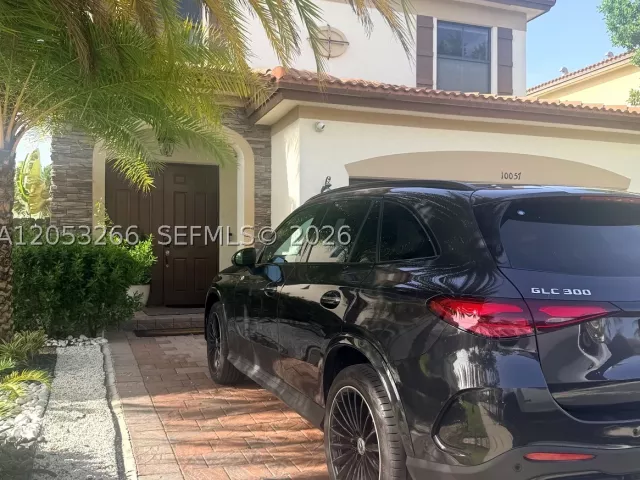 4-bedroom home for rent in Doral - 10057 NW 88th Ter - MondialRealty