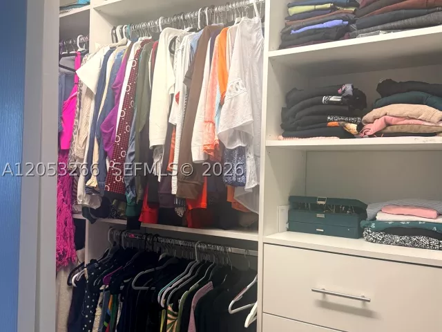 4-bedroom home for rent in Doral - 10057 NW 88th Ter - MondialRealty