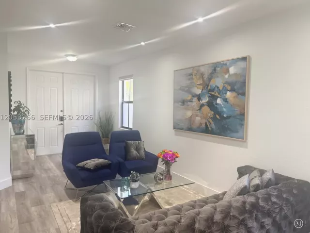 4-bedroom home for rent in Doral - 10057 NW 88th Ter - MondialRealty