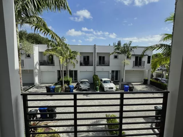 2-bedroom home for rent in Fort Lauderdale - 815 NE 17TH Avenue 3 - MondialRealty
