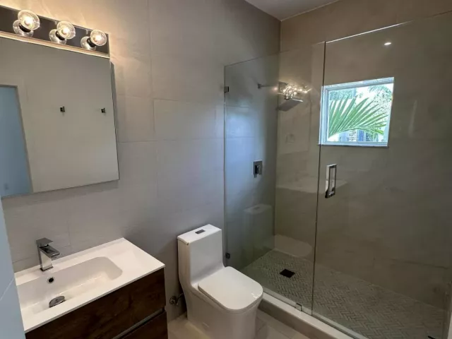 2-bedroom home for rent in Fort Lauderdale - 815 NE 17TH Avenue 3 - MondialRealty