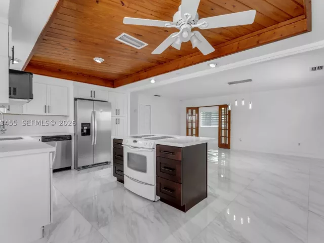 3-bedroom home for sale in Miami - 2900 SW 98th Ave - MondialRealty