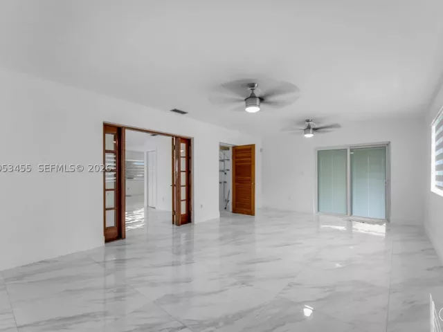 3-bedroom home for sale in Miami - 2900 SW 98th Ave - MondialRealty