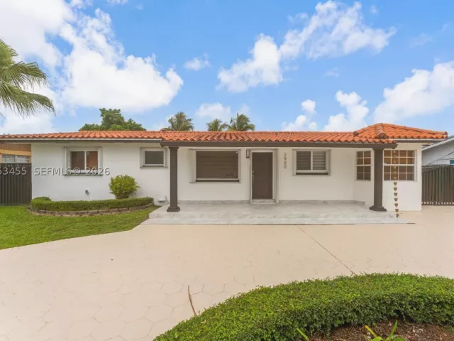 3-bedroom home for sale in Miami - 2900 SW 98th Ave - MondialRealty