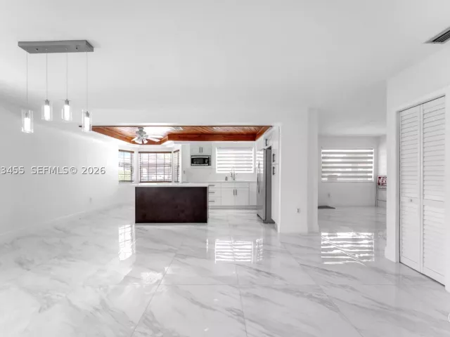 3-bedroom home for sale in Miami - 2900 SW 98th Ave - MondialRealty
