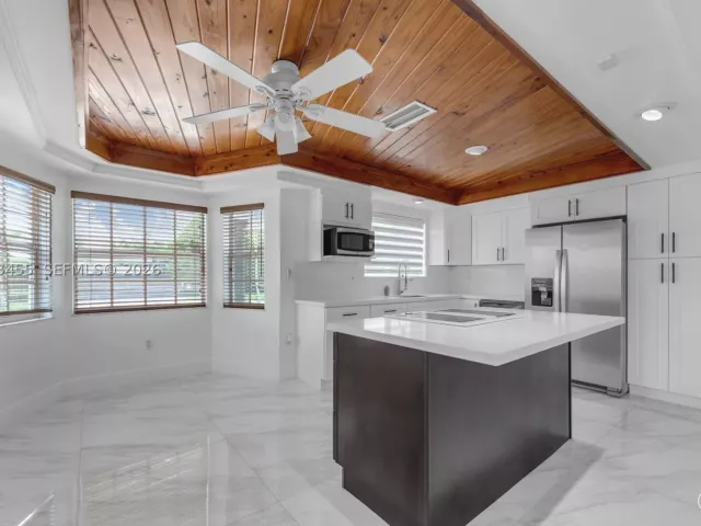 3-bedroom home for sale in Miami - 2900 SW 98th Ave - MondialRealty