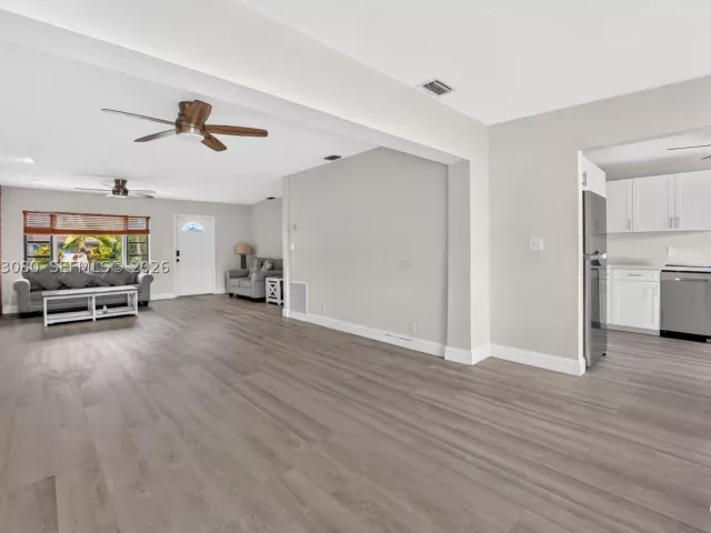 3-bedroom home for rent in Fort Lauderdale - 649 W Evanston Cir - MondialRealty