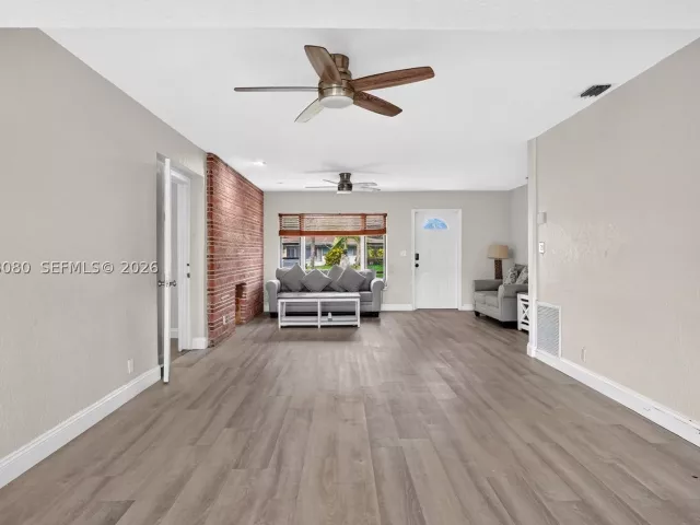 3-bedroom home for rent in Fort Lauderdale - 649 W Evanston Cir - MondialRealty