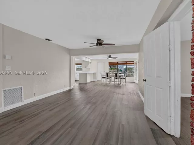 3-bedroom home for rent in Fort Lauderdale - 649 W Evanston Cir - MondialRealty