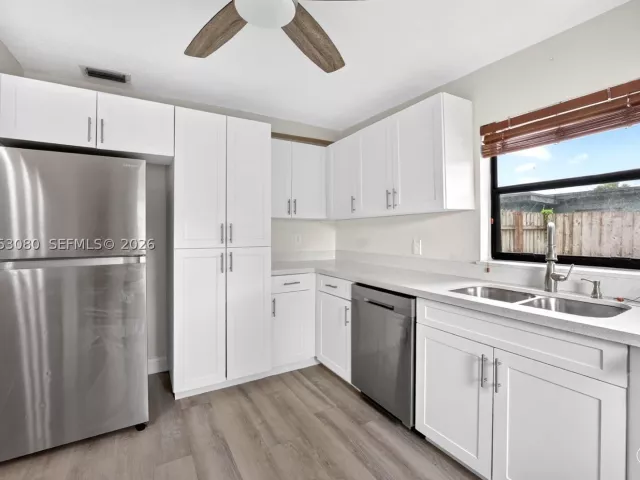 3-bedroom home for rent in Fort Lauderdale - 649 W Evanston Cir - MondialRealty