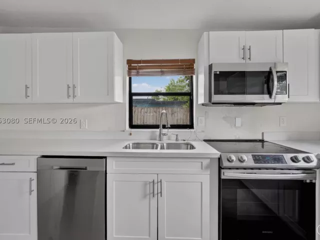 3-bedroom home for rent in Fort Lauderdale - 649 W Evanston Cir - MondialRealty