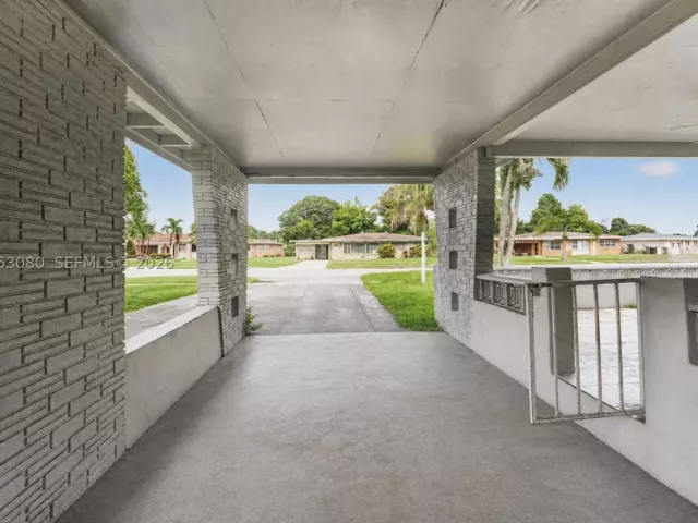 3-bedroom home for rent in Fort Lauderdale - 649 W Evanston Cir - MondialRealty