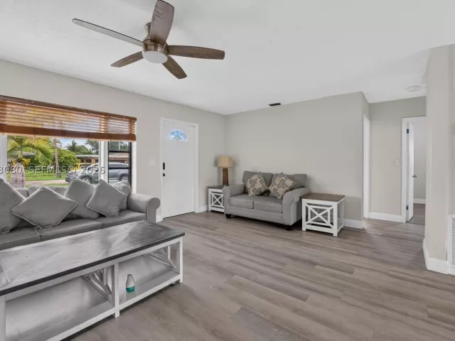 3-bedroom home for rent in Fort Lauderdale - 649 W Evanston Cir - MondialRealty