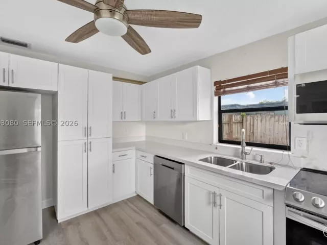 4-bedroom home for rent in Fort Lauderdale - 649 W Evanston Cir - MondialRealty