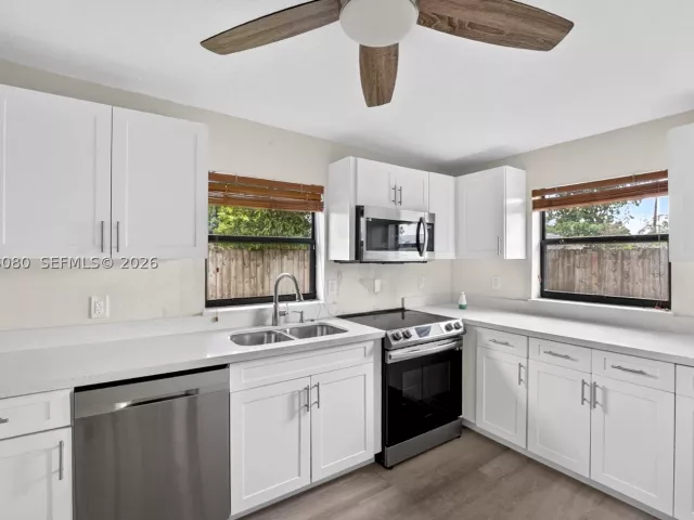 4-bedroom home for rent in Fort Lauderdale - 649 W Evanston Cir - MondialRealty