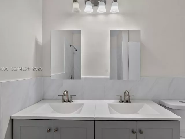 4-bedroom home for rent in Fort Lauderdale - 649 W Evanston Cir - MondialRealty