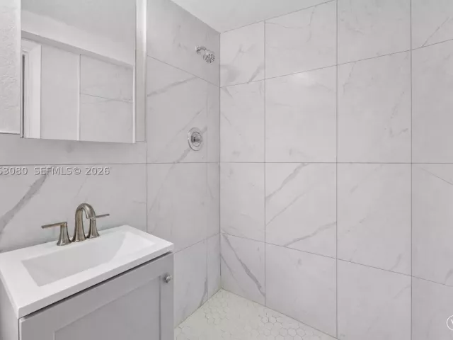 4-bedroom home for rent in Fort Lauderdale - 649 W Evanston Cir - MondialRealty