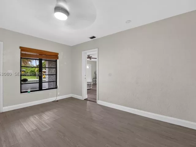 4-bedroom home for rent in Fort Lauderdale - 649 W Evanston Cir - MondialRealty