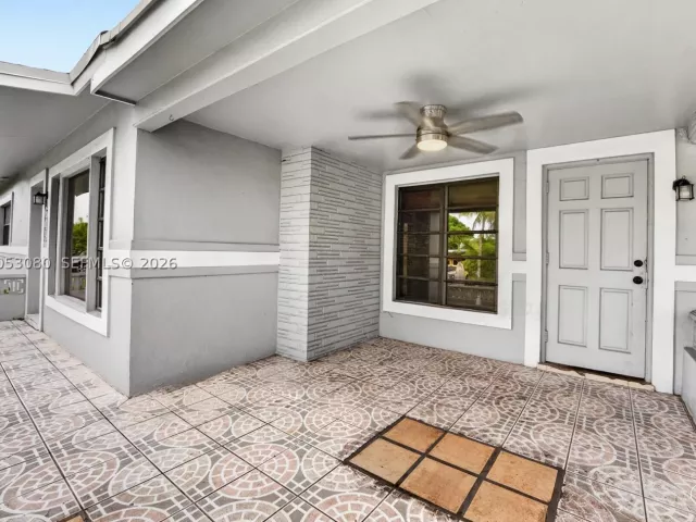 4-bedroom home for rent in Fort Lauderdale - 649 W Evanston Cir - MondialRealty