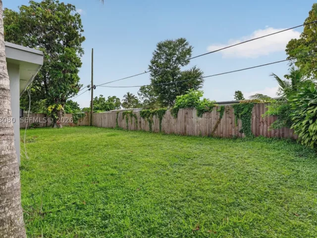 4-bedroom home for rent in Fort Lauderdale - 649 W Evanston Cir - MondialRealty