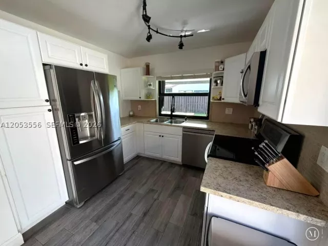 2-bedroom home for sale in Pembroke Pines - 1490 Flamingo Ct - MondialRealty