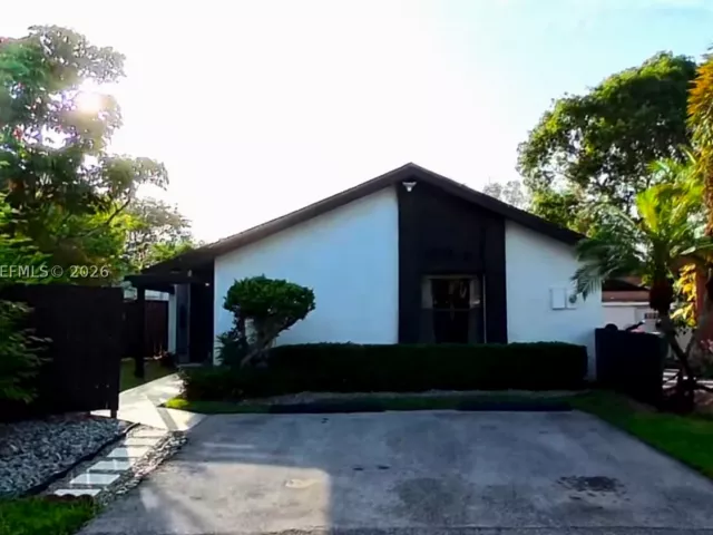 2-bedroom home for sale in Pembroke Pines - 1490 Flamingo Ct - MondialRealty
