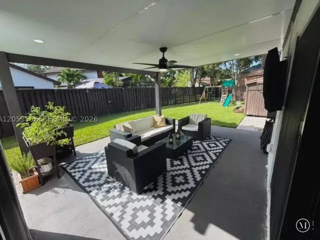 2-bedroom home for sale in Pembroke Pines - 1490 Flamingo Ct - MondialRealty