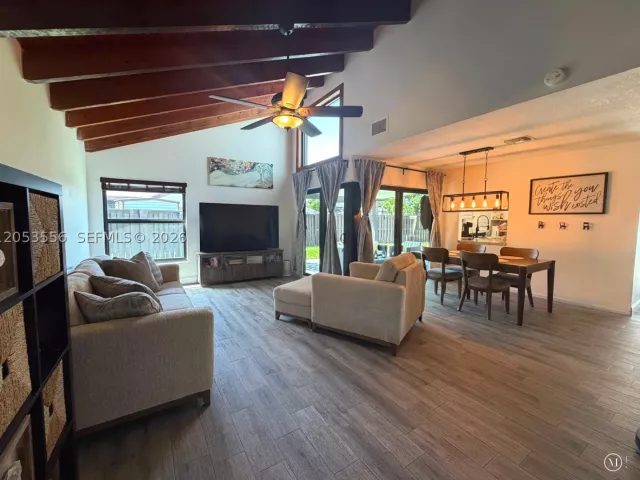 2-bedroom home for sale in Pembroke Pines - 1490 Flamingo Ct - MondialRealty