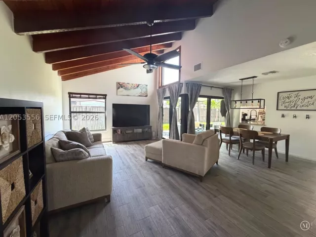 2-bedroom home for sale in Pembroke Pines - 1490 Flamingo Ct - MondialRealty