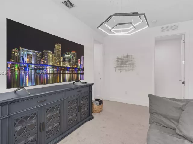 3-bedroom home for rent in Doral - 4374 NW 81st Ave - MondialRealty