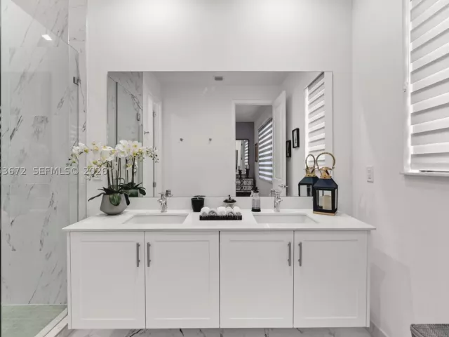 3-bedroom home for rent in Doral - 4374 NW 81st Ave - MondialRealty