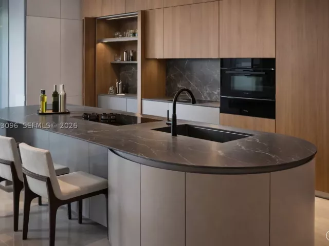 5-bedroom home for sale in Miami - 5766 SW 41st St - MondialRealty